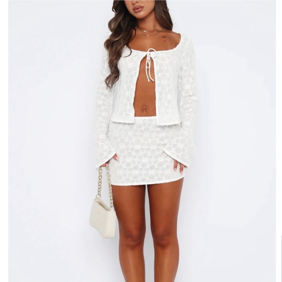 NWOT White Fox SET Long Sleeve Tie Front Top & Matching Mini Skirt Floral Lace S - Picture 4 of 6